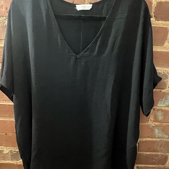 Entro Classic Black V-Neck Blouse - Picture 1 of 4